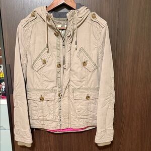 Aritzia TNA Hooded Jacket with Button Details, size Small